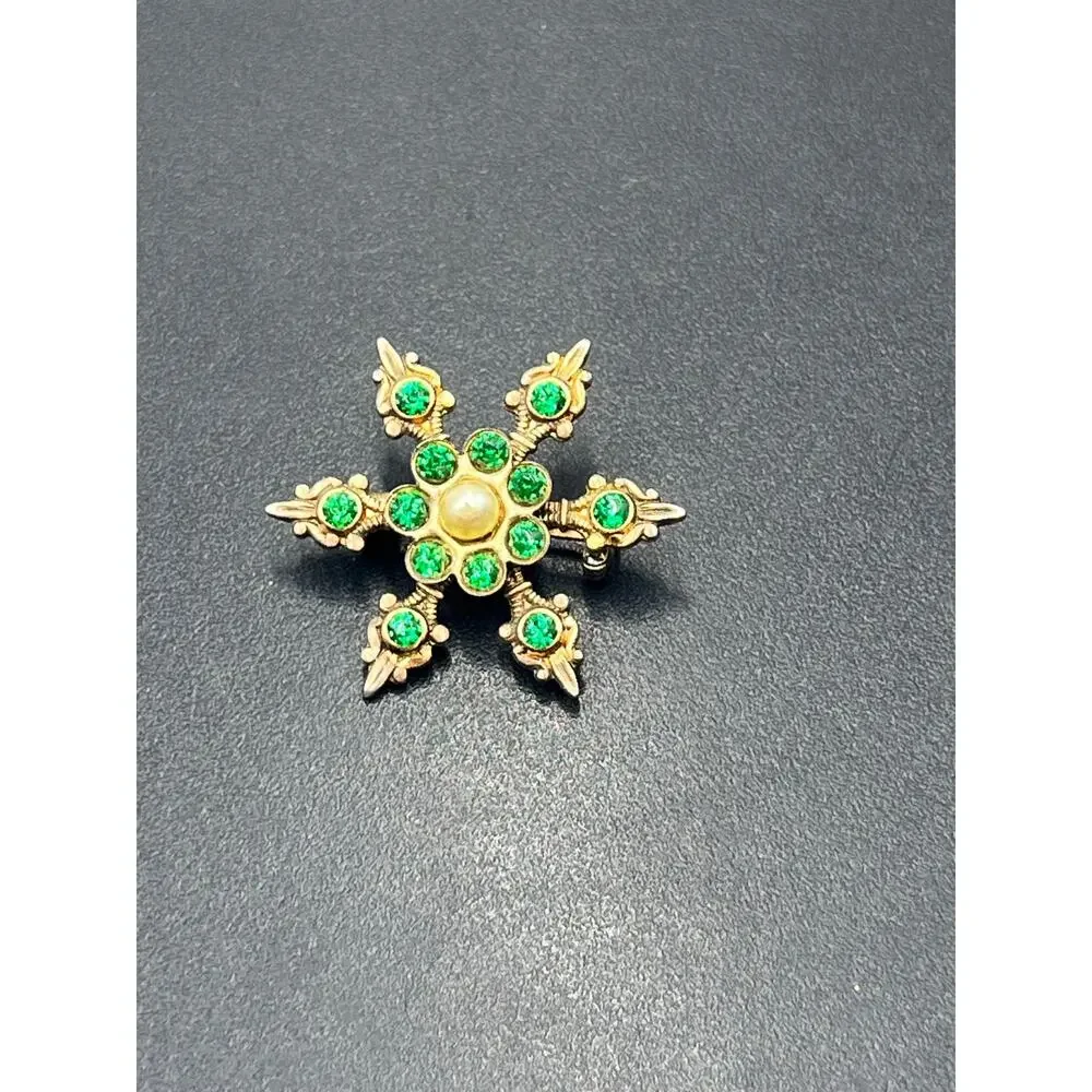 Vintage Emerald Green Prong Set 6‎ Pointed Faux Pearl Brooch Pin Gold Tone